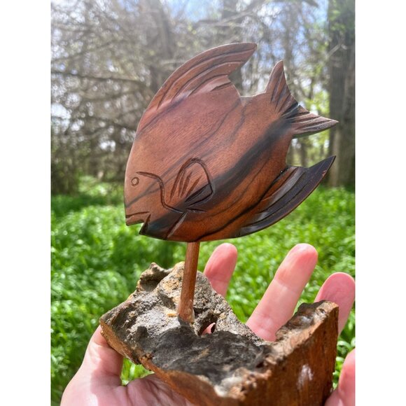 Vintage MCM Carved Wood Tropical Fish Sculpture on Drift Wood - Picture 2 of 13